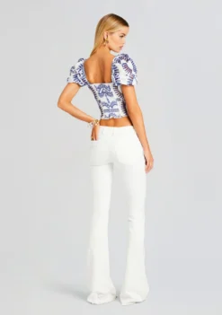 Nivak Top 8 Nivak Top -Fashion Loft Ecommerce Crop 23 11 16 NIVAKTOP KLEINBLUE 2198 ECOMM scaled