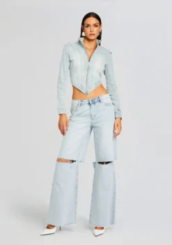 Wrenley Low-Rise Jean -Fashion Loft Ecommerce Crop 23 12 18 CHRISSYJACKET WRENLEYJEAN SKYLIGHT 2602 ECOMM 7665d5fe 00b1 48f4 8e18 e7dd288873ee scaled
