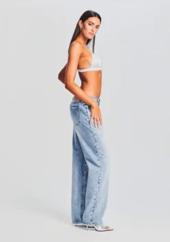Sydney Low Rise Jean -Fashion Loft Ecommerce Crop 230718 SET2 DORALBRALETTE PAMELABLOUSE SYDNEYJEAN 0181 ECOMM 0825c13d 84aa 4558 add2 30047236297e scaled