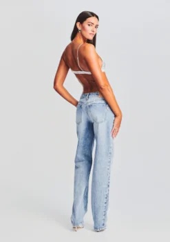 Sydney Low Rise Jean -Fashion Loft Ecommerce Crop 230718 SET2 DORALBRALETTE PAMELABLOUSE SYDNEYJEAN 0194 ECOMM 40cf358f c777 4085 a2e9 12b091144b70 scaled