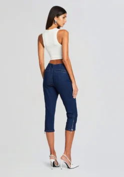 Padma Capri Jean -Fashion Loft Ecommerce Crop 24 02 16 EUDORATOP WHITE PADMAJEAN DEEPSEA 580 ECOMM scaled