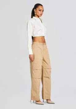 Joann Top -Fashion Loft Ecommerce Crop 24 02 16 JOANNTOP TWILAPANT SAND 1840 ECOMM 5c335411 681e 4b1c b061 aab78e5b05a9 scaled