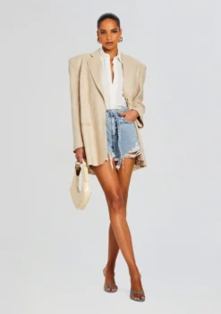 Katelyn Short 9 Katelyn Short -Fashion Loft Ecommerce Crop 24 03 26 KATELYNSHORT TIDAL 0912 ECOMM scaled