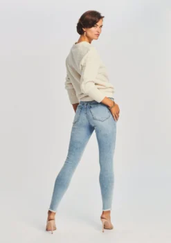 Maya Mid-Rise Jean -Fashion Loft Ecommerce Crop Retrofete eComm 220920 Set2 SHOT 08 0955 0fb0edd8 e85b 47cf 827f afc00e6e7cf1 scaled